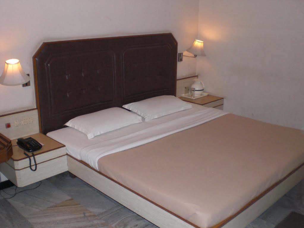 Hotel Padmam Madurai Exterior photo