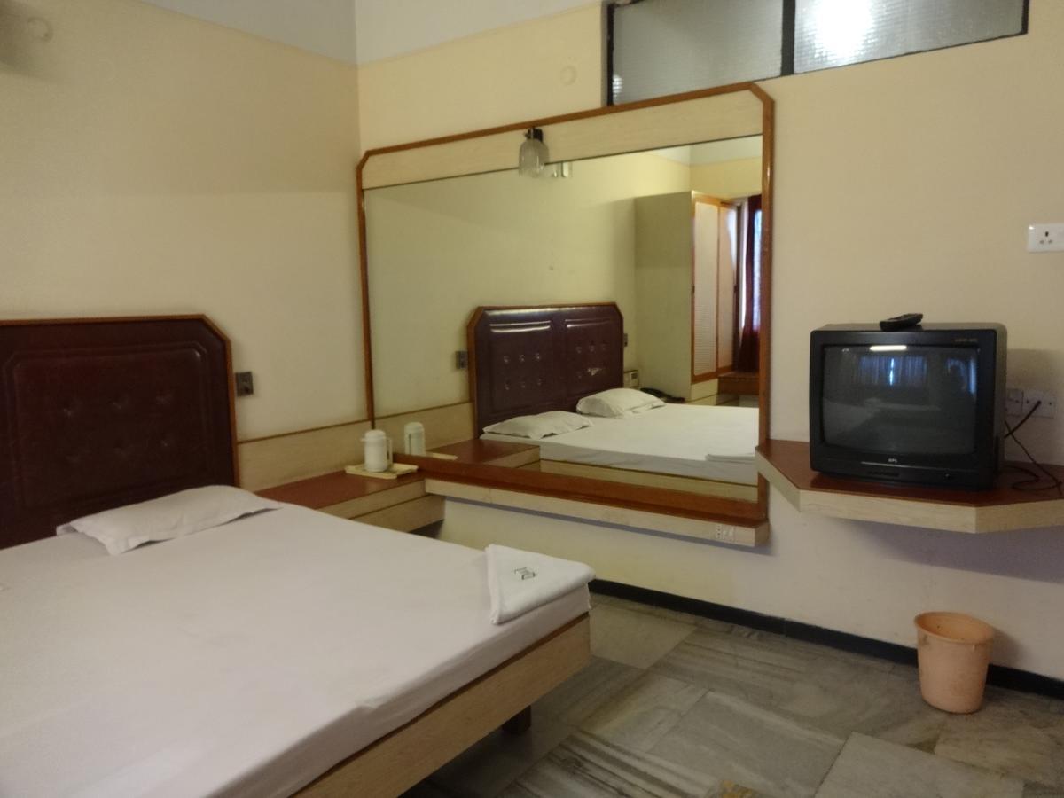 Hotel Padmam Madurai Exterior photo
