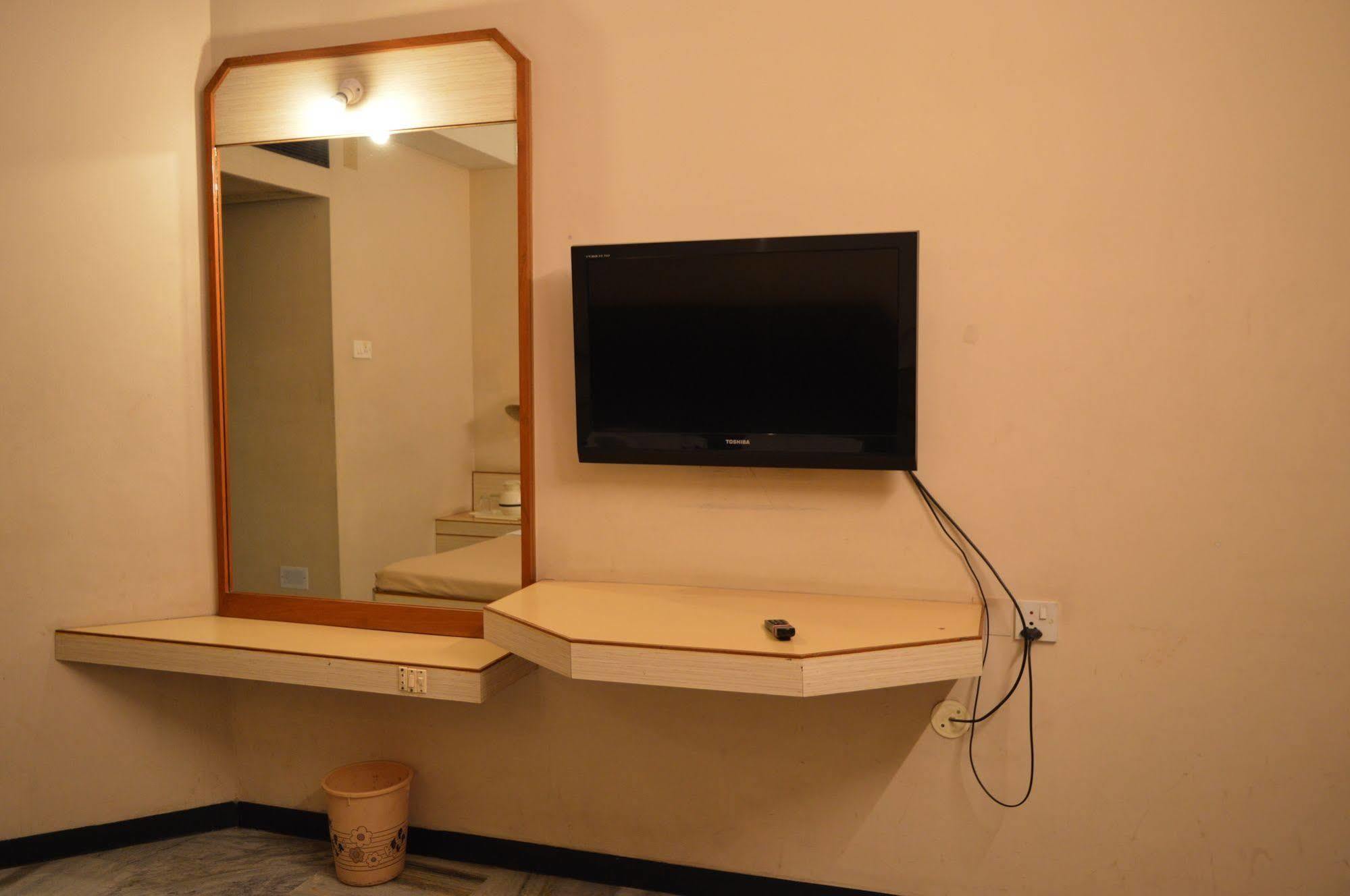 Hotel Padmam Madurai Exterior photo