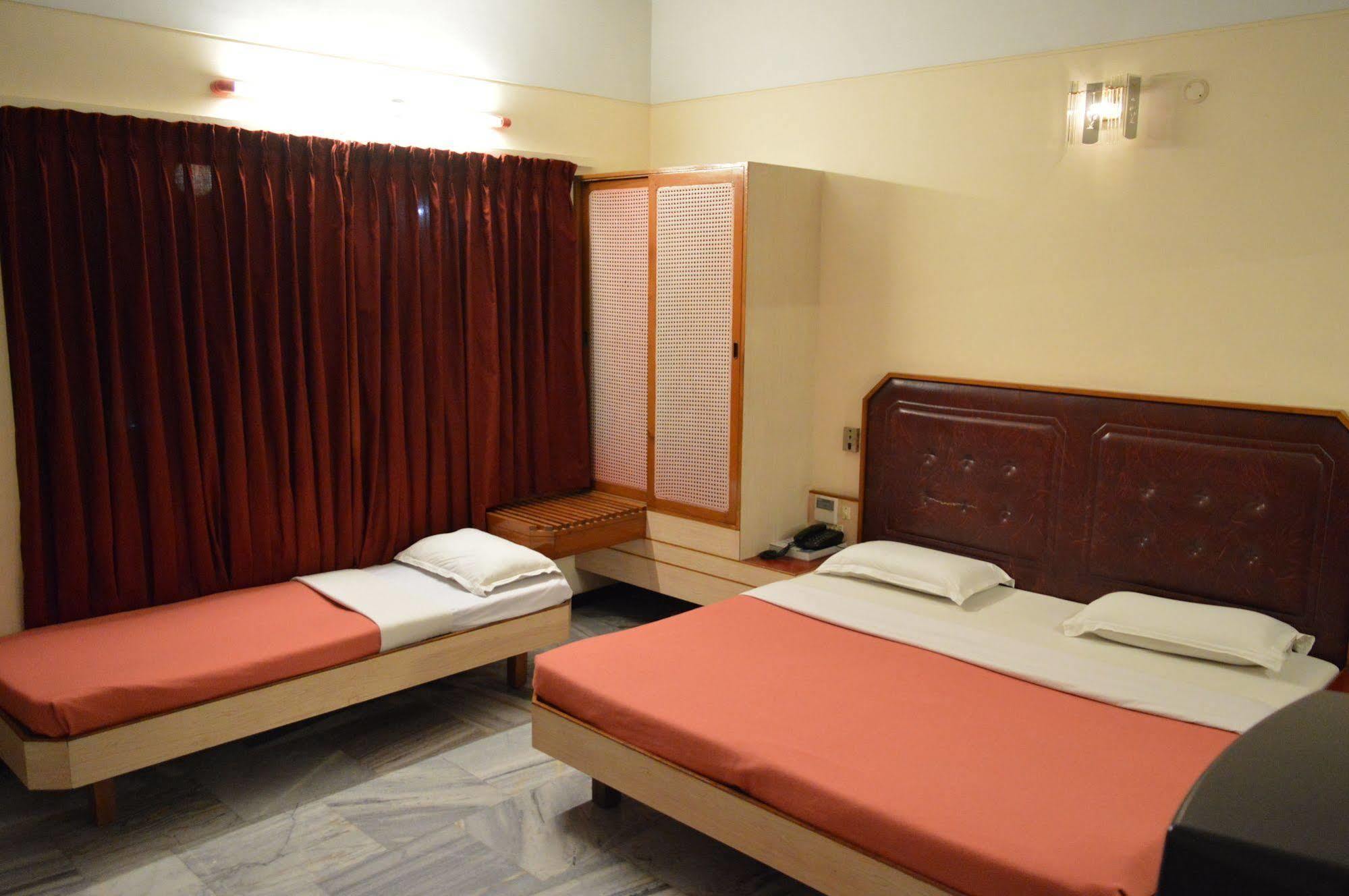 Hotel Padmam Madurai Exterior photo
